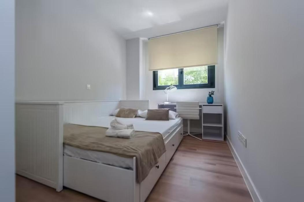 Apartamento Moderno Y Lujoso Apartamento En Urbanizacion Privada Con Terraza De Diseño En Valdebebas / Ciudad Deportiva Real / Feria De Madrid