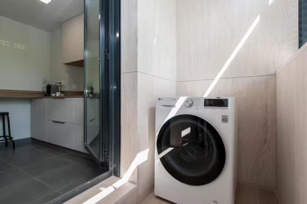 Moderno Y Lujoso Apartamento En Urbanizacion Privada Con Terraza De Diseño En Valdebebas / Ciudad Deportiva Real / Feria De Apartamento Madrid